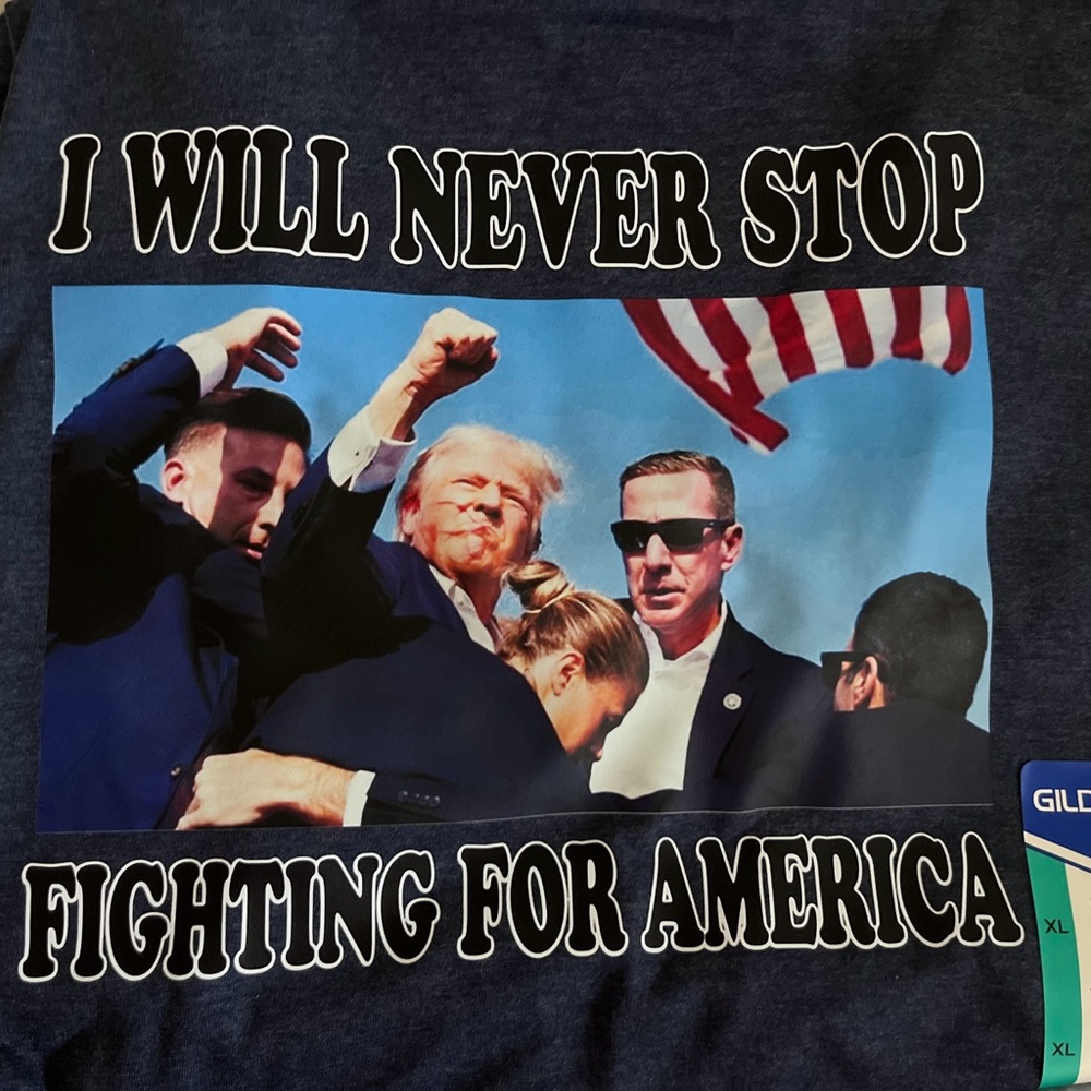 Trump T-shirt -Fist pump